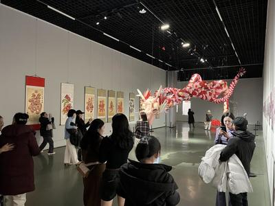 賞畫過節(jié) 威海市'新生活 新風(fēng)尚 新年畫'活動(dòng)點(diǎn)亮傳統(tǒng)文化新魅力